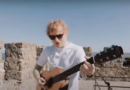Ed Sheeran canta “Castle on the Hill”, no Castelo de São Jorge, antes da apresentação do Rock in Rio